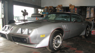 Illustration for article titled One last chance at a brand new 1979 Pontiac Trans Am from the showroom floor